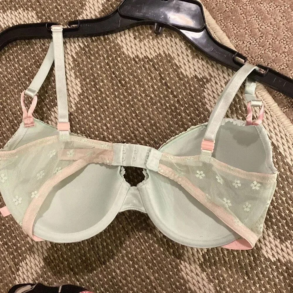 Victoria’s Secret bra lined Demi size 34D